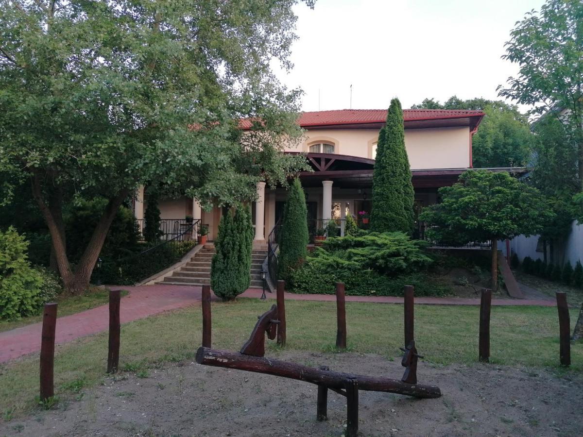 Bed and Breakfast Staff House Nyíregyháza Exterior foto