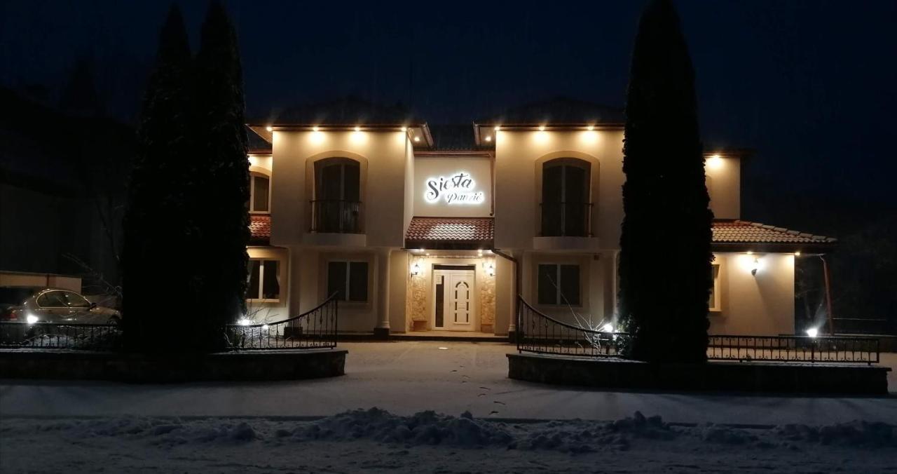Bed and Breakfast Staff House Nyíregyháza Exterior foto