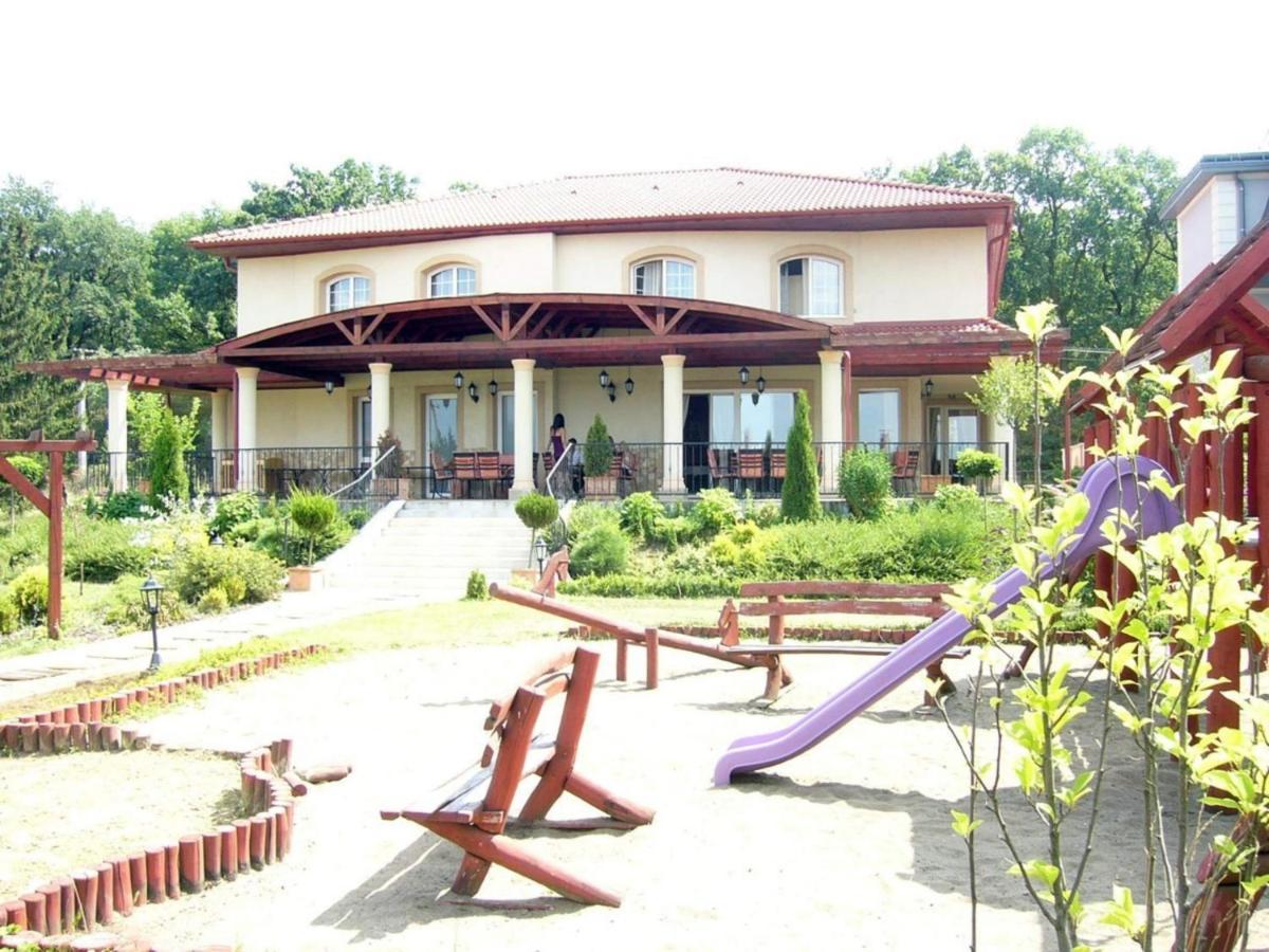 Bed and Breakfast Staff House Nyíregyháza Exterior foto